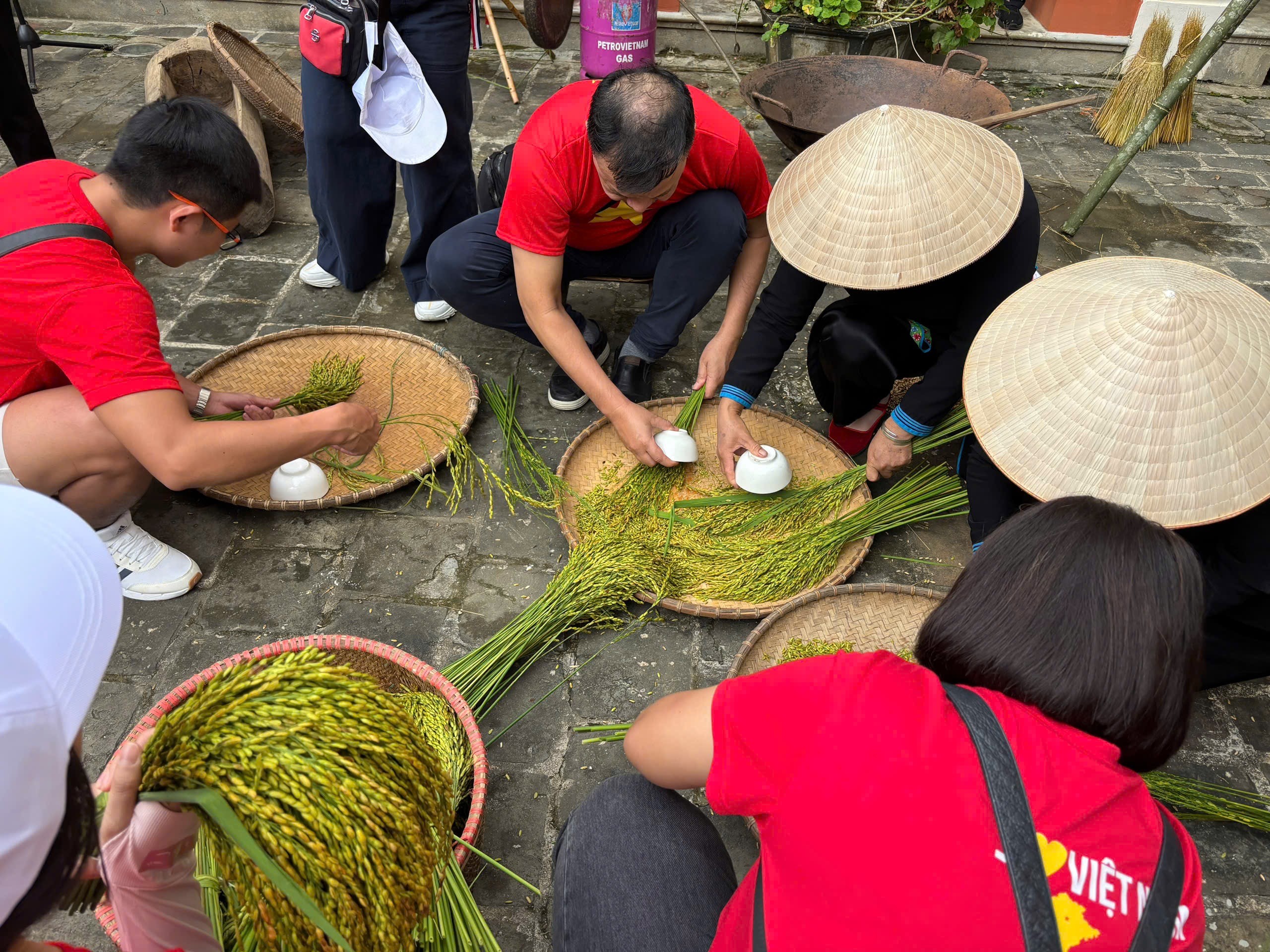 Du khách cùng trải nghiệm. img-4289.jpg