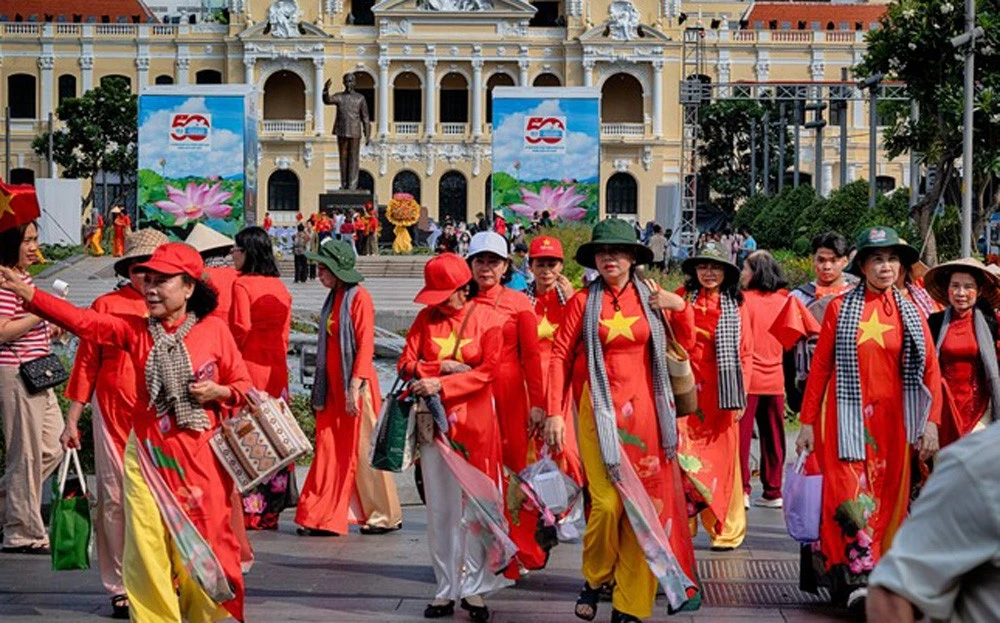 Báo chí quốc tế viết về đại lễ 50 năm giải phóng miền Nam ảnh 1