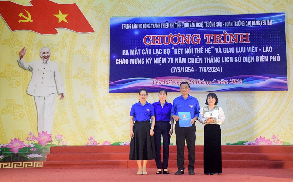 Yên Bái: Giao lưu văn nghệ Việt - Lào và ra mắt Câu lạc bộ “Kết nối thế hệ” ảnh 1 Yên Bái: Giao lưu văn nghệ Việt - Lào và ra mắt Câu lạc bộ “Kết nối thế hệ” ảnh 1