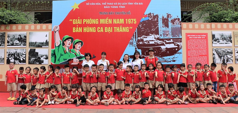 Người dân Yên Bái hồ hởi với không khí kỷ niệm 30/4 ảnh 3