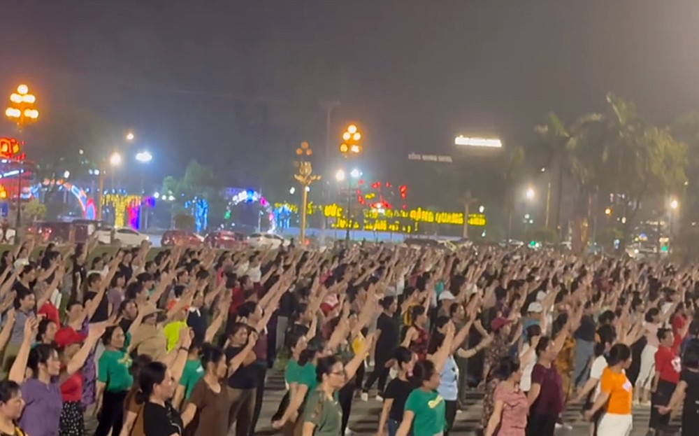 Người dân Yên Bái hồ hởi với không khí kỷ niệm 30/4 ảnh 1