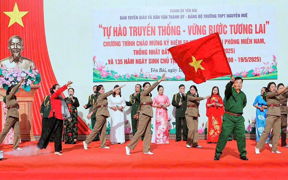 Yên Bái tưng bừng mừng ngày hội non sông ảnh 1 Yên Bái tưng bừng mừng ngày hội non sông ảnh 1
