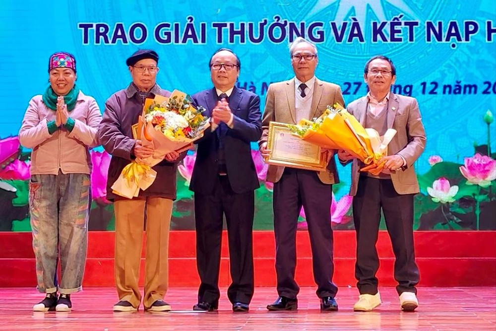 Nhà văn Ma Văn Kháng: Viết văn là hành trình không có điểm dừng ảnh 1 Nhà văn Ma Văn Kháng: Viết văn là hành trình không có điểm dừng ảnh 1