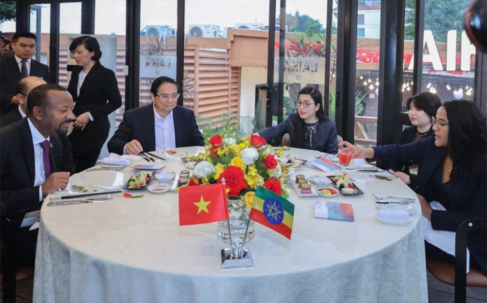 Thủ tướng Phạm Minh Chính và Thủ tướng Ethiopia cùng dùng bữa sáng và tham quan chùa Trấn Quốc ảnh 1