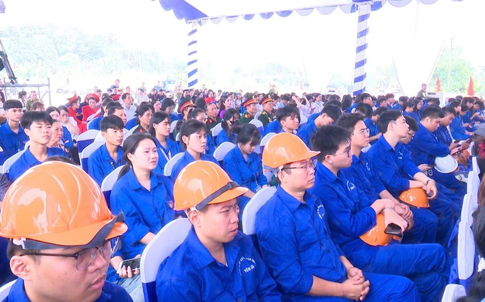 Inauguration of the Road Connecting National Routes 37, 32C to Noi Bai â€“ Lao Cai Expressway: Expanding Urban Development Space ảnh 5