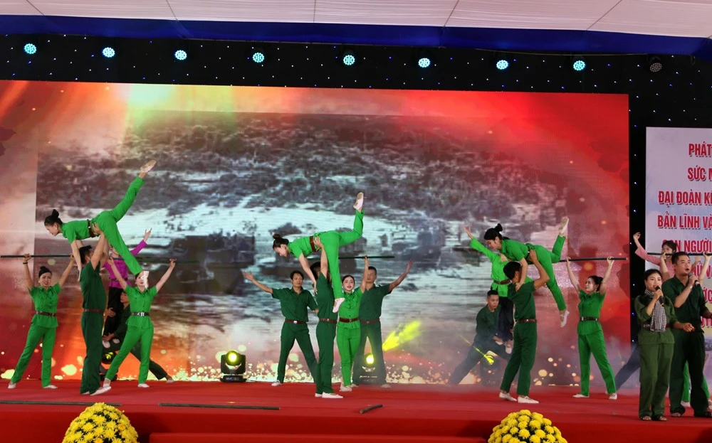 Inauguration of the Road Connecting National Routes 37, 32C to Noi Bai â€“ Lao Cai Expressway: Expanding Urban Development Space ảnh 6