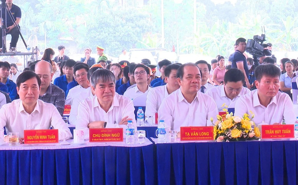 Inauguration of the Road Connecting National Routes 37, 32C to Noi Bai â€“ Lao Cai Expressway: Expanding Urban Development Space ảnh 3