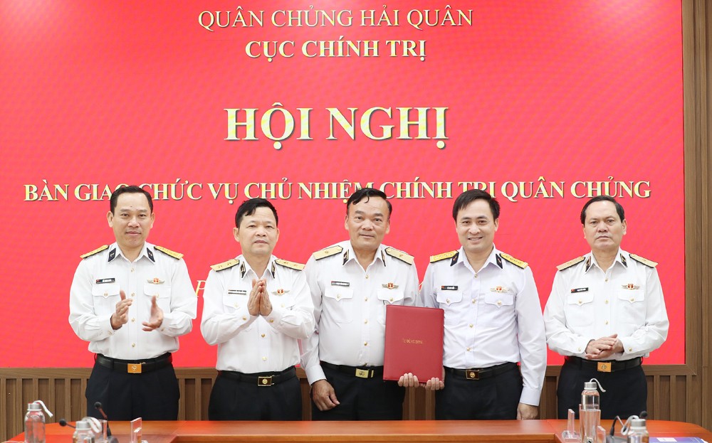 Đại tá Vũ Anh Tuấn giữ chức Chủ nhiệm Chính trị Hải quân ảnh 1 Đại tá Vũ Anh Tuấn giữ chức Chủ nhiệm Chính trị Hải quân ảnh 1