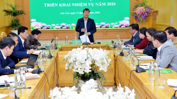 Đồng chí Ngô Hạnh Phúc - Ủy viên Ban Thường vụ Tỉnh ủy, Phó Chủ tịch UBND tỉnh, Trưởng Ban đại diện Hội đồng quản trị Ngân hàng Chính sách Xã hội tỉnh phát biểu kết luận phiên họp.