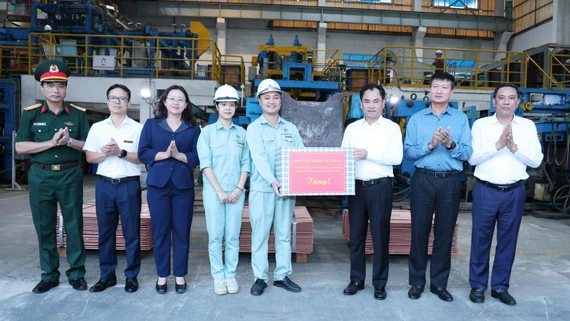 Bí thư Tỉnh ủy Trịnh Việt Hùng kiểm tra tình hình triển khai một số dự án lớn trên địa bàn phường Lào Cai và xã Bát Xát