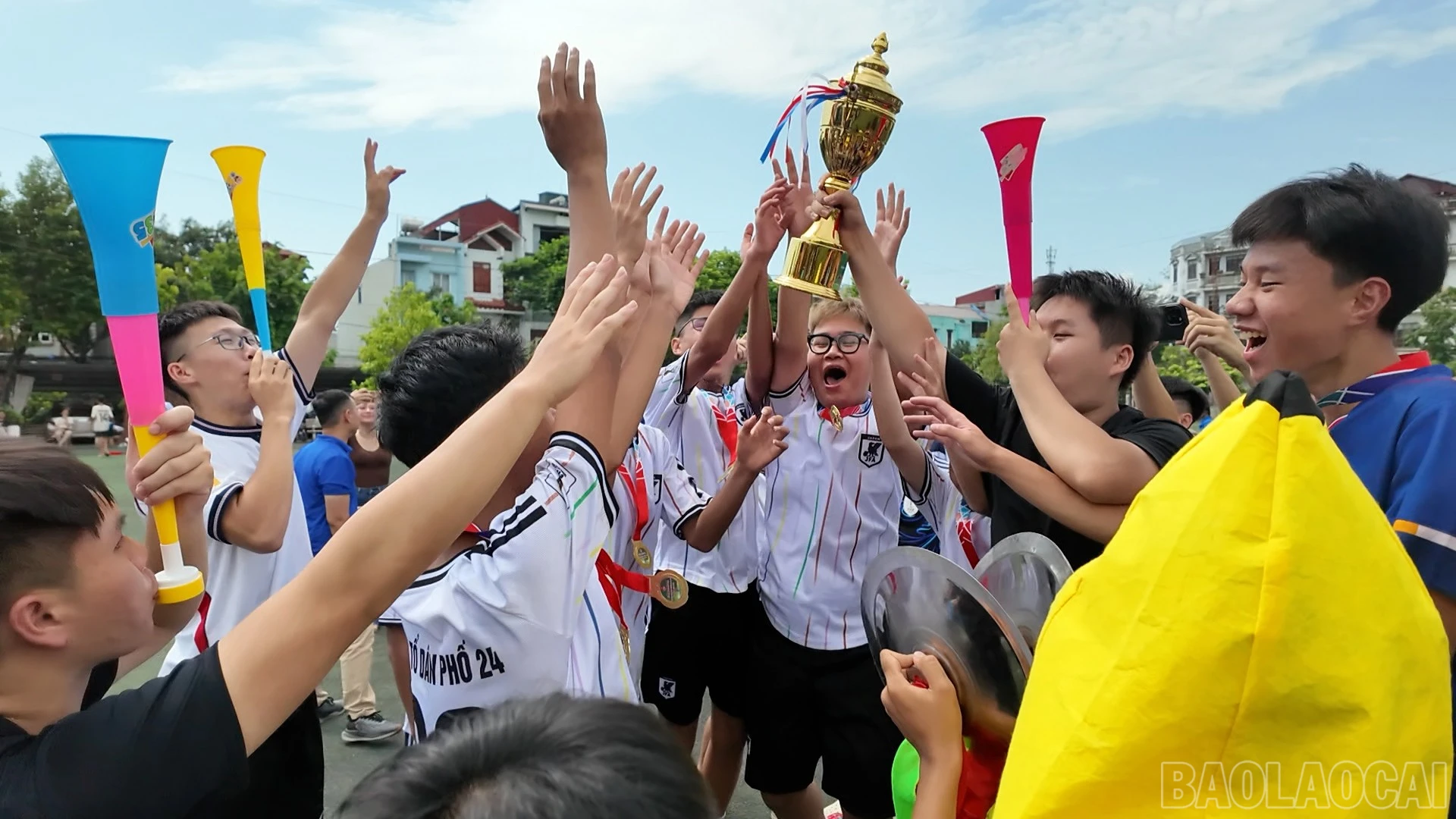 baolaocai-br_bongda-7.jpg