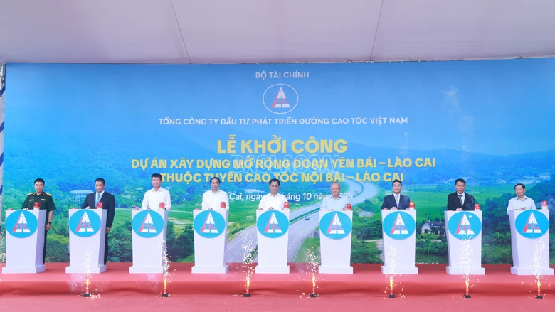 Khởi công Dự án mở rộng đường cao tốc đoạn Yên Bái – Lào Cai 