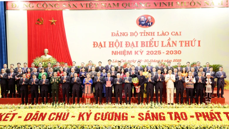Xây dựng tỉnh Lào Cai trở thành cực tăng trưởng, trung tâm kết nối giao thương kinh tế quốc tế, phát triển theo hướng xanh, hài hòa, bản sắc, hạnh phúc
