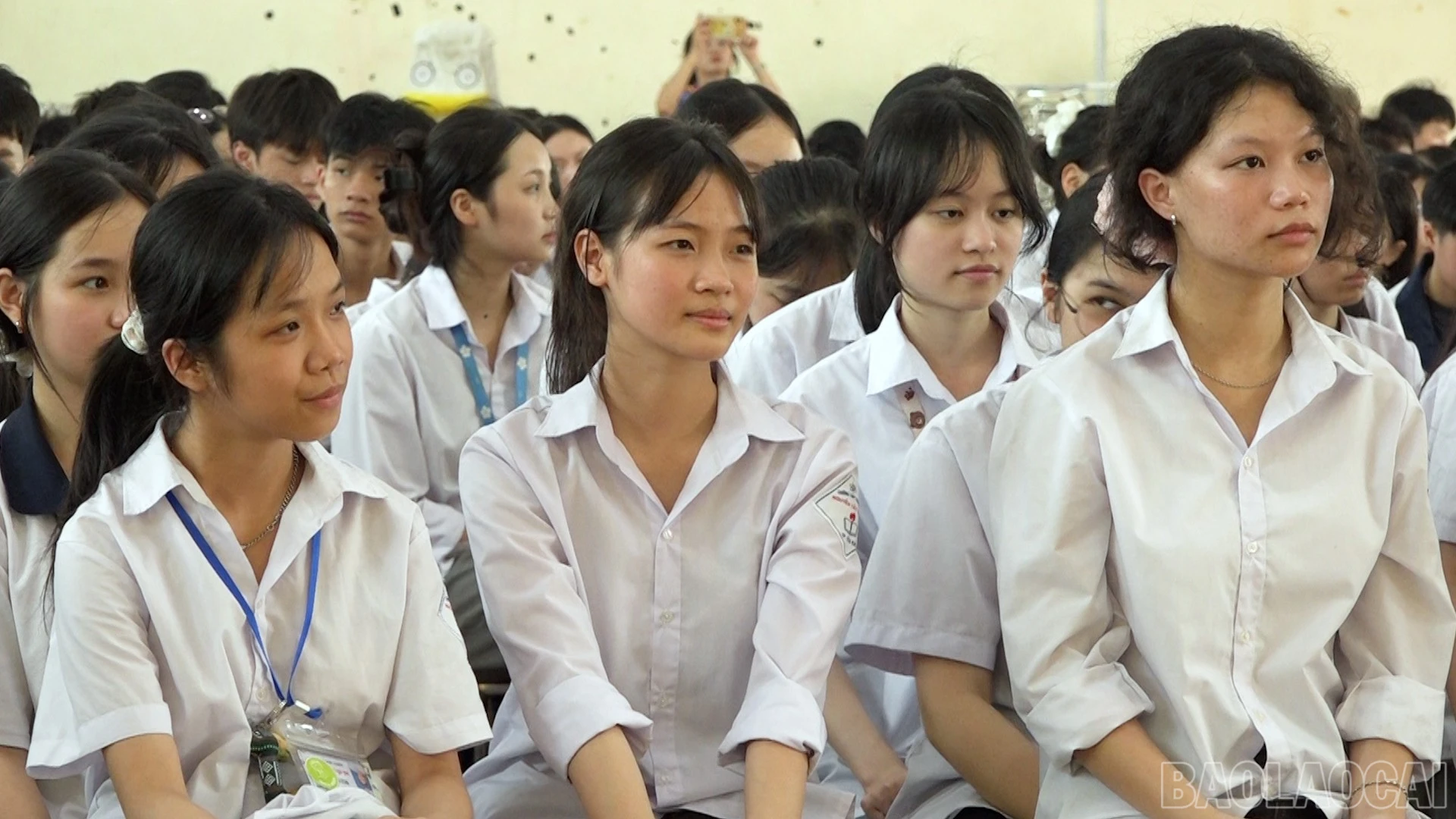 baolaocai-br_phien-toa-gia-dinh00-02-21-23still012.jpg