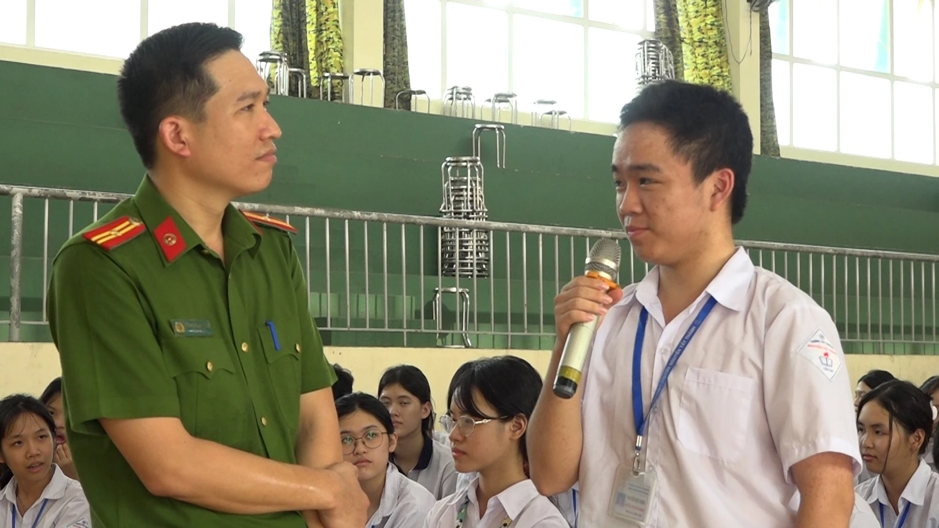 phien-toa-gia-dinh00-04-33-19still011.jpg