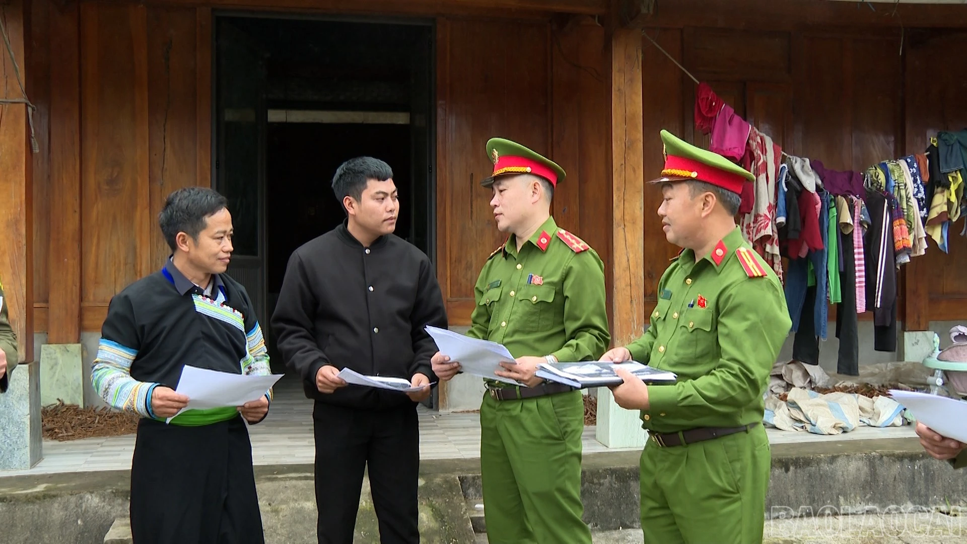 baolaocai-br_ca-tinh-phat-dong-phongtrao-thi-dua00-10-50-20still005.jpg
