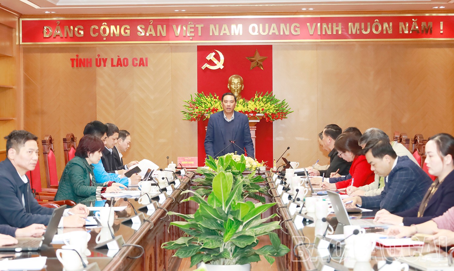 Đồng chí Hoàng Giang, Phó Bí thư Tỉnh ủy, Trưởng Ban Chỉ đạo Cuộc vận động "Người Việt Nam ưu tiên dùng hàng Việt Nam" tỉnh phát biểu tại hội nghị. mg-5773.jpg