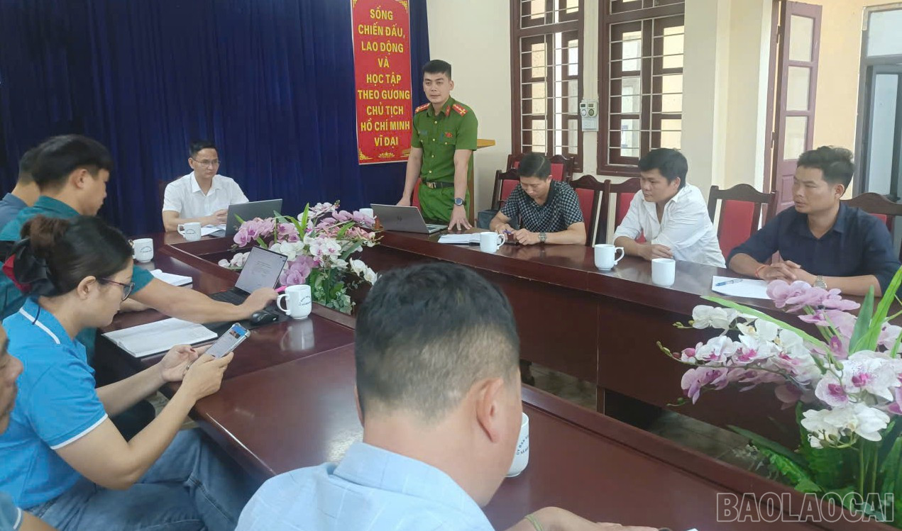 Xã Bản Hồ tổ chức họp khẩn chiều 5/10 để triển khai phương án ứng phó với hoàn lưu bão số 11. baolaocai-br_cd4.jpg