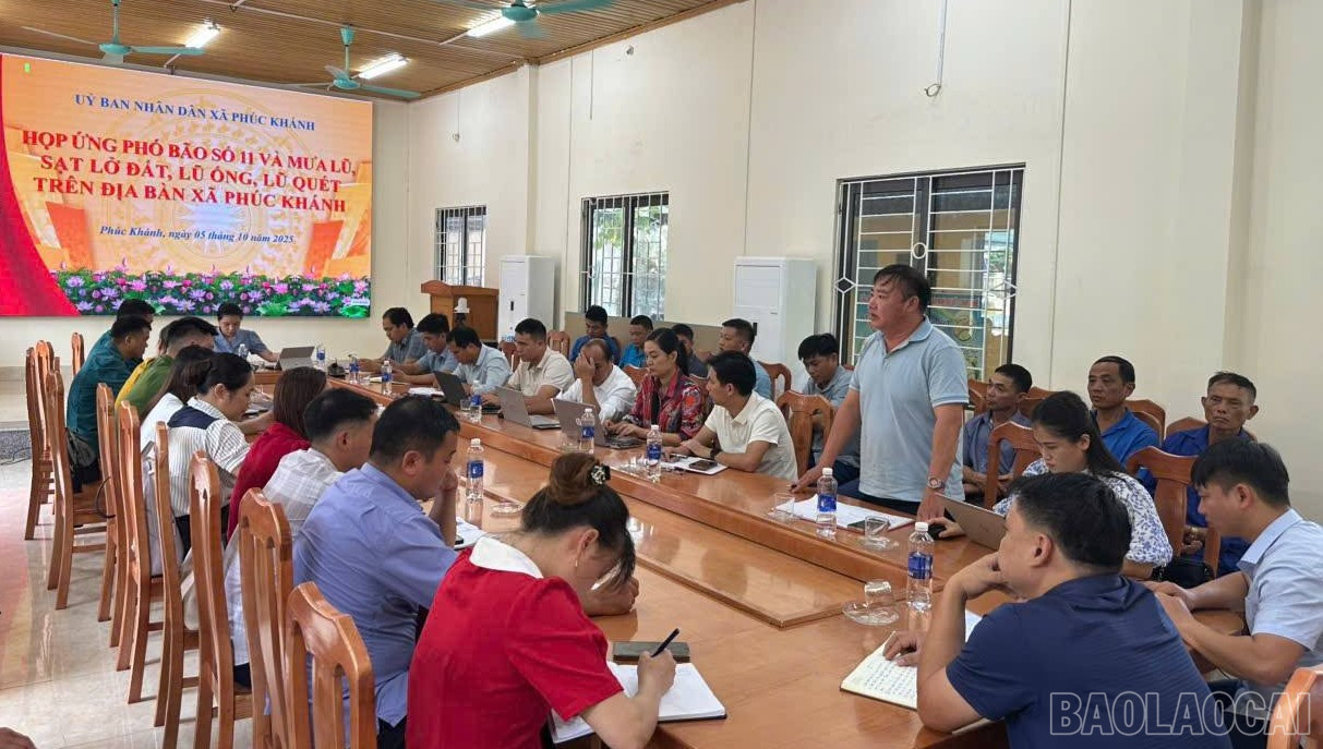 Xã Phúc Khánh họp ứng phó với hoàn lưu bão số 11. baolaocai-br_cd3.jpg