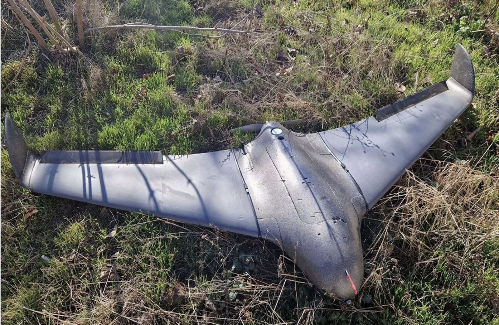 Việc Liên bang Nga đưa vào sử dụng UAV Chernika cho thấy sự phát triển trong chiến lược tác chiến bằng UAV của nước này: kết hợp các nền tảng giá rẻ, sản xuất hàng loạt với các đợt tấn công dai dẳng và khó lường nhằm làm suy kiệt hệ thống phòng thủ của Ukraine. Việc Liên bang Nga đưa vào sử dụng UAV Chernika cho thấy sự phát triển trong chiến lược tác chiến bằng UAV của nước này: kết hợp các nền tảng giá rẻ, sản xuất hàng loạt với các đợt tấn công dai dẳng và khó lường nhằm làm suy kiệt hệ thống phòng thủ của Ukraine.