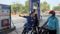 Người dân Lào Cai trong ngày đầu toàn quốc "phủ sóng" xăng E10