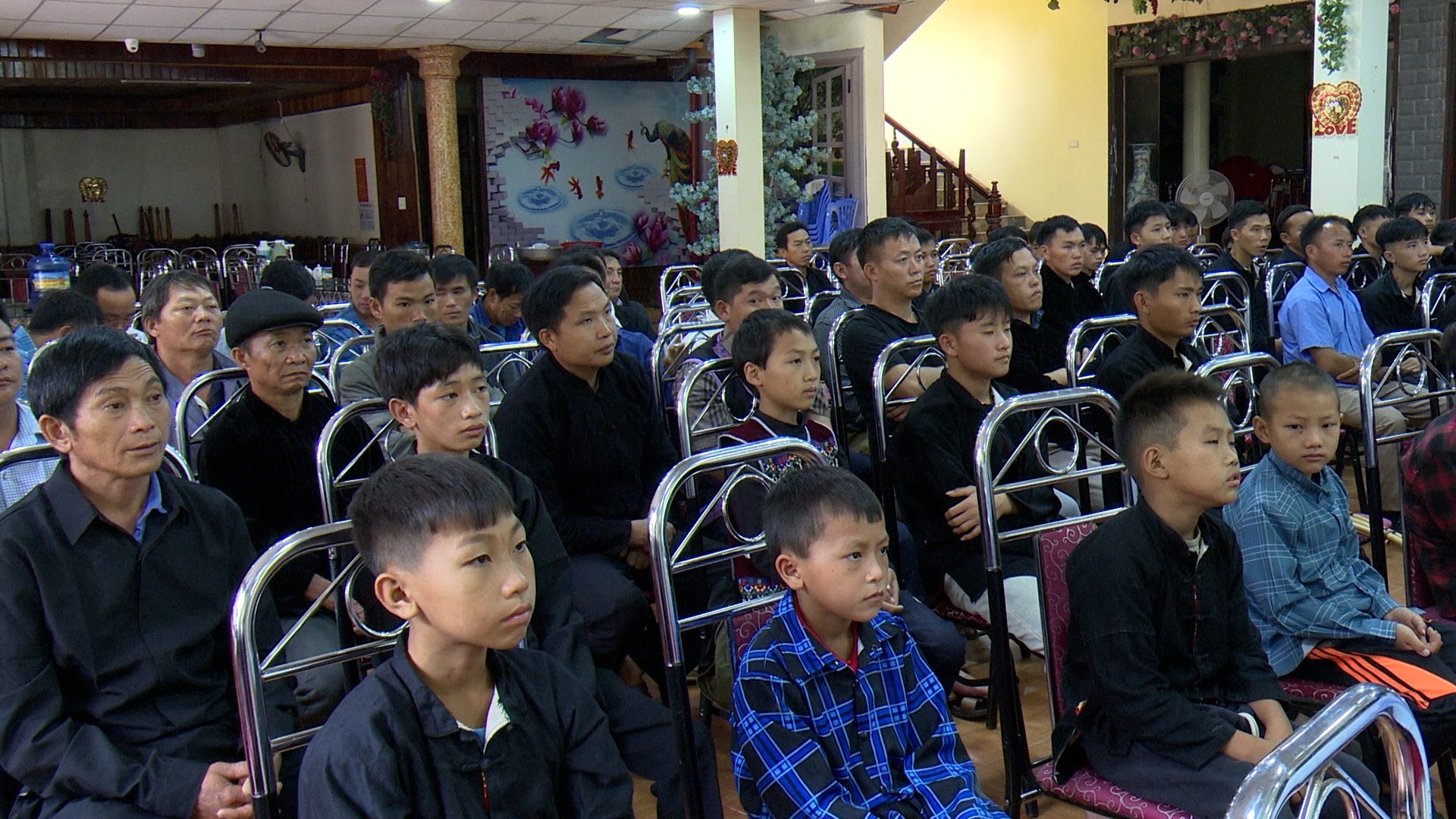 Giai điệu khèn Mông say đắm lòng người bởi những cô gái, chàng trai Mông thể hiện những tinh hoa văn hóa của dân tộc mình. yeu.jpg