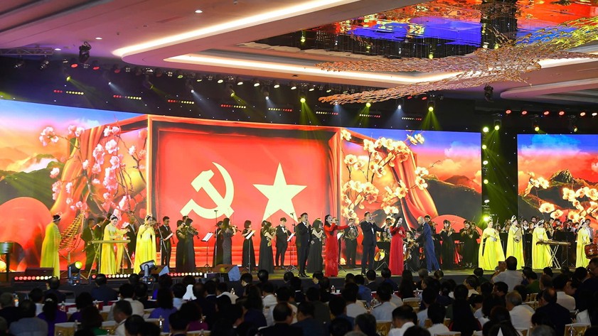 Chương trình văn nghệ tại Lễ khai mạc triển lãm. anh-29.jpg