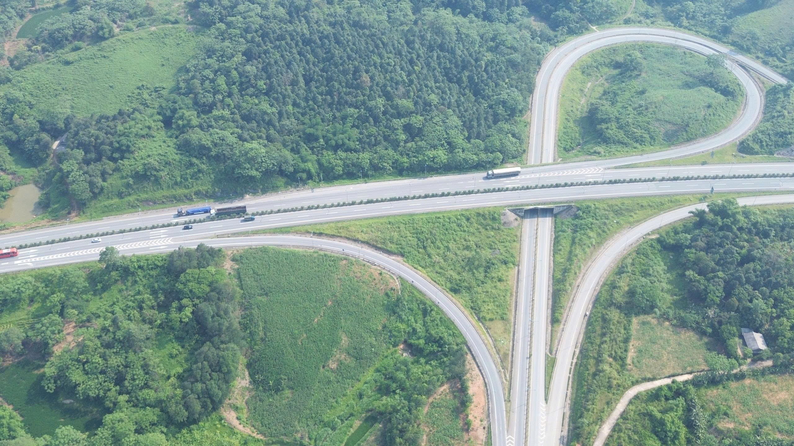 Nút giao IC17, cao tốc Nội Bài - Lào Cai. (Ảnh: Vũ Sơn) z7175923662085-6fd953e467e5bcd36eefc08a18a7c327.jpg