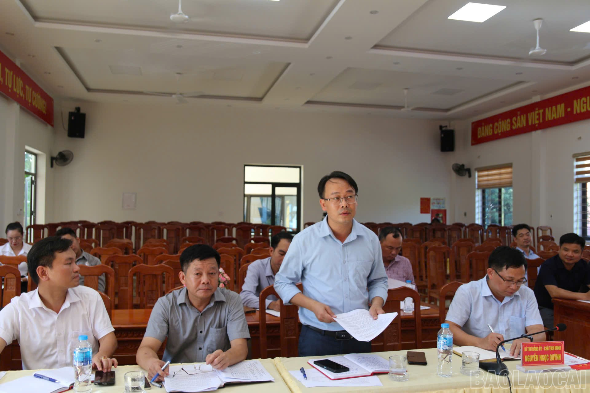 ថ្នាក់ដឹកនាំឃុំថាក់បា បានរាយការណ៍អំពីវឌ្ឍនភាពនៃការអនុវត្តគម្រោងក្នុងតំបន់។ baolaocai-br_z6807385281777-d59e116930183657fa4b63465f24221e.jpg