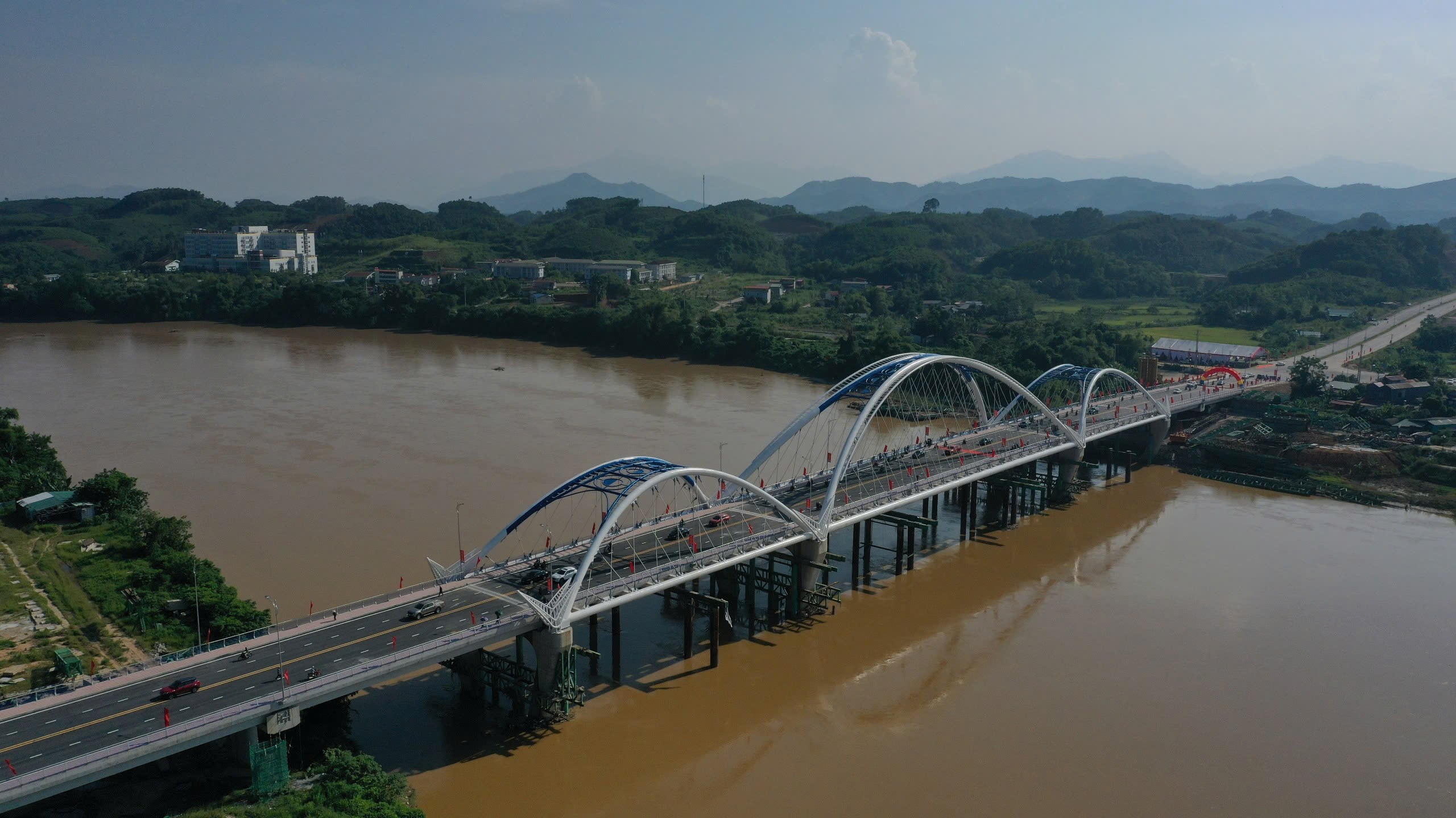 Cầu Giới Phiên, phường Văn Phú được khánh thành và đưa vào sử dụng từ tháng 9/2023. z7040906474260-09390a02e3b81fa60e2685dc1f58b426.jpg
