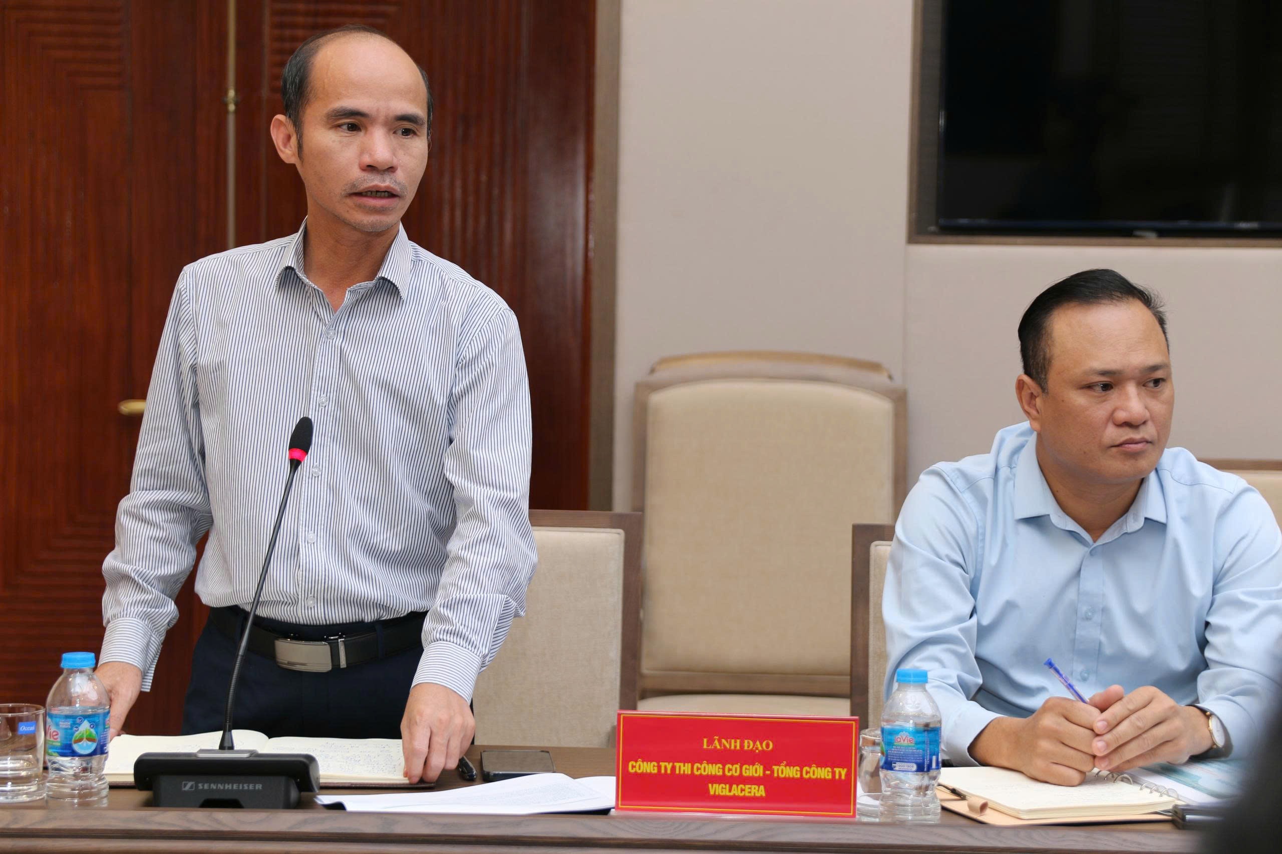 Các đại biểu tham gia ý kiến tại buổi làm việc. z7166301259742-3bc7216bd2b0ef4ca1636409b5991826.jpg