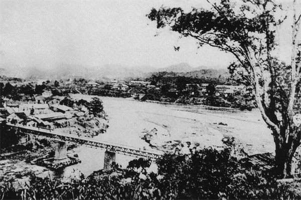 Cầu Hồ Kiều những năm cuối thế kỷ 19. (Ảnh tư liệu) l2.jpg