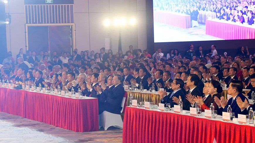 Các đồng chí lãnh đạo Đảng, Nhà nước dự Lễ khai mạc triển lãm. anh-27.jpg