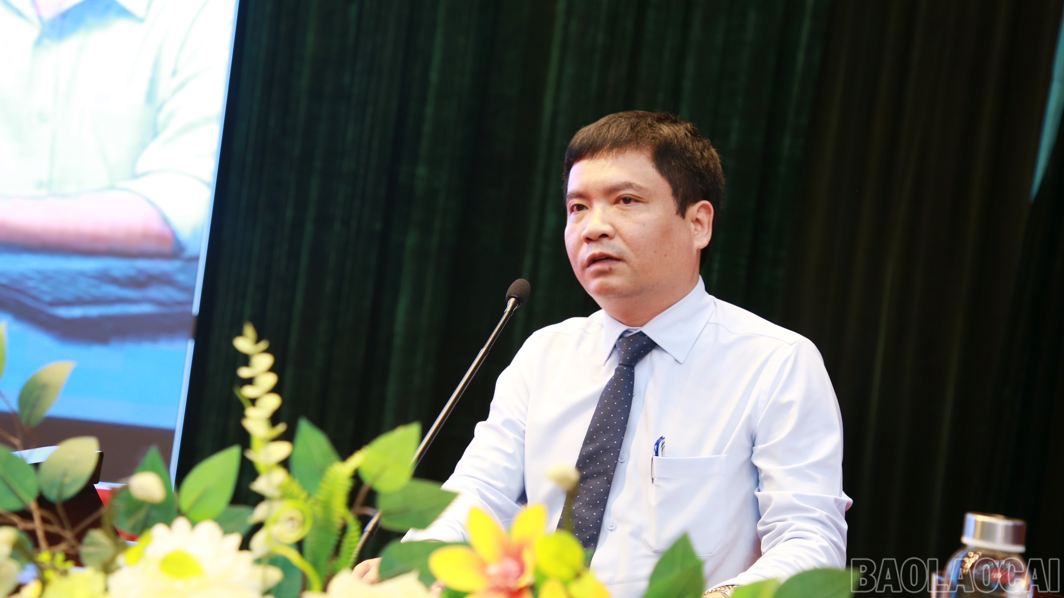 Phó Giáo sư - Tiến sĩ Đặng Hoài Bắc, Giám đốc Học viện Công nghệ Bưu chính - Viễn thông chia sẻ về công nghệ AI và những cơ hội thách thức trong kỷ nguyên số đối với Lào Cai, nhận diện nguy cơ đối với người dân khi tham gia môi trường số. baolaocai-br_img-0864.jpg