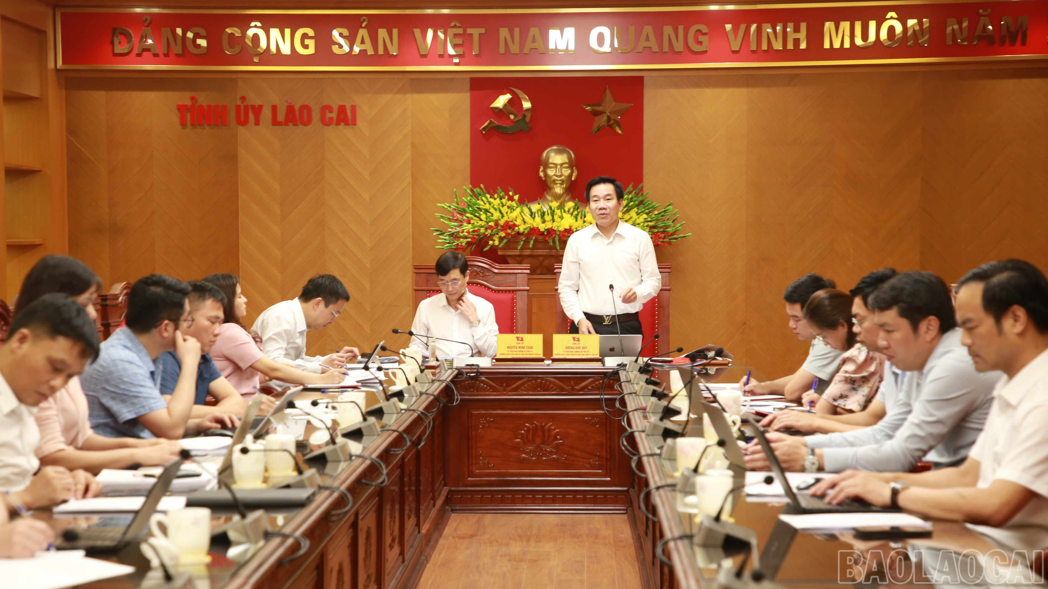 Đồng chí Trưởng Ban Tuyên giáo và Dân vận Tỉnh ủy Lào Cai phát biểu tại cuộc họp. baolaocai-br_img-0907.jpg