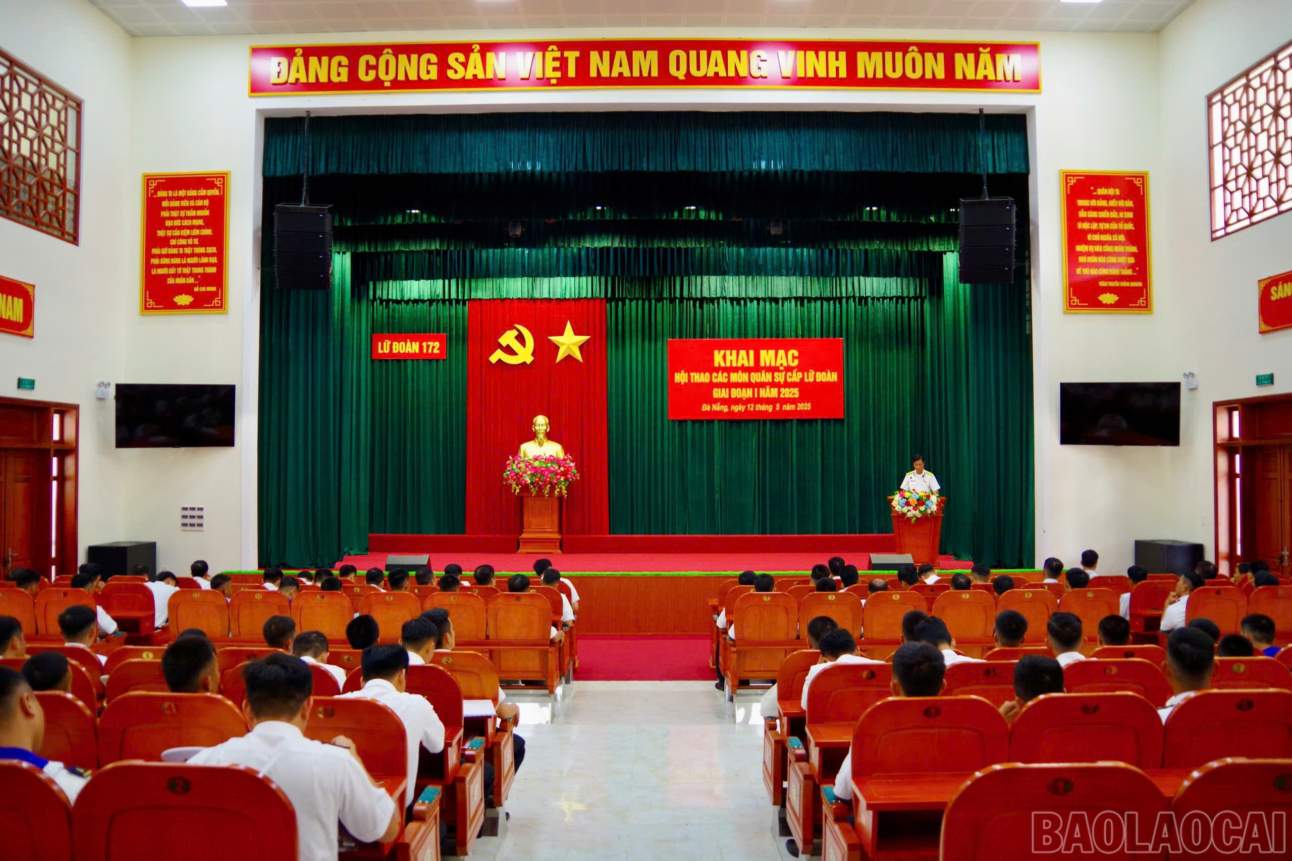 Quang cảnh lễ khai mạc. baolaocai-br_z6595890996392-2c4b0b1e5b955092bcc7bd5ec2eca05f.jpg