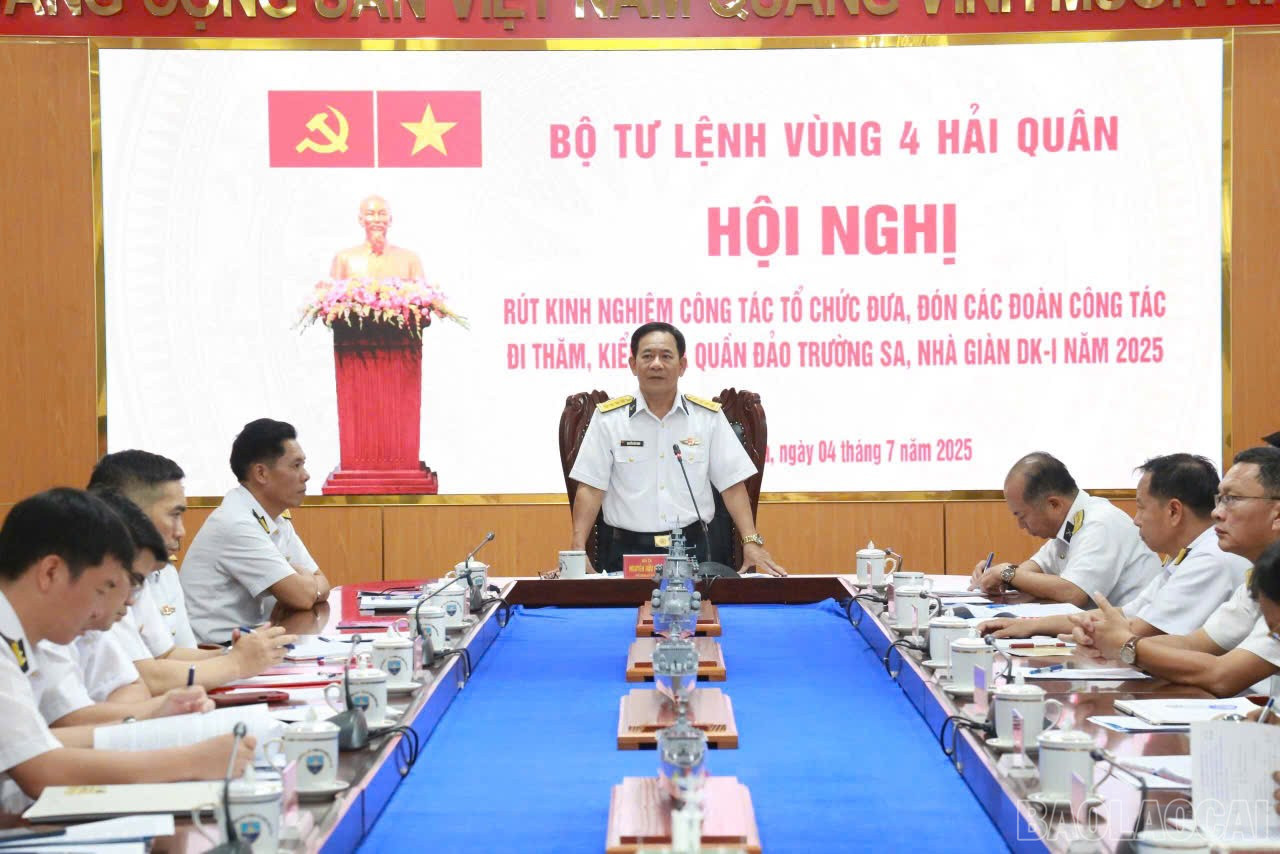 Đại tá Nguyễn Hữu Minh phát biểu tại hội nghị. baolaocai-br_z6771476920557-3b35ff4af3651e2ecf17e0ee0b8c9f65.jpg