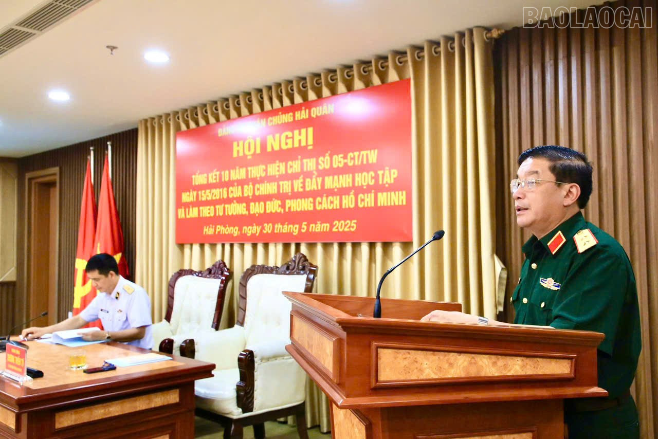 Trung tướng Trương Thiên Tô phát biểu chỉ đạo tại hội nghị. baolaocai-tr_z6654797972717-c684826d44c6e3e628a1f7904d72befe.jpg