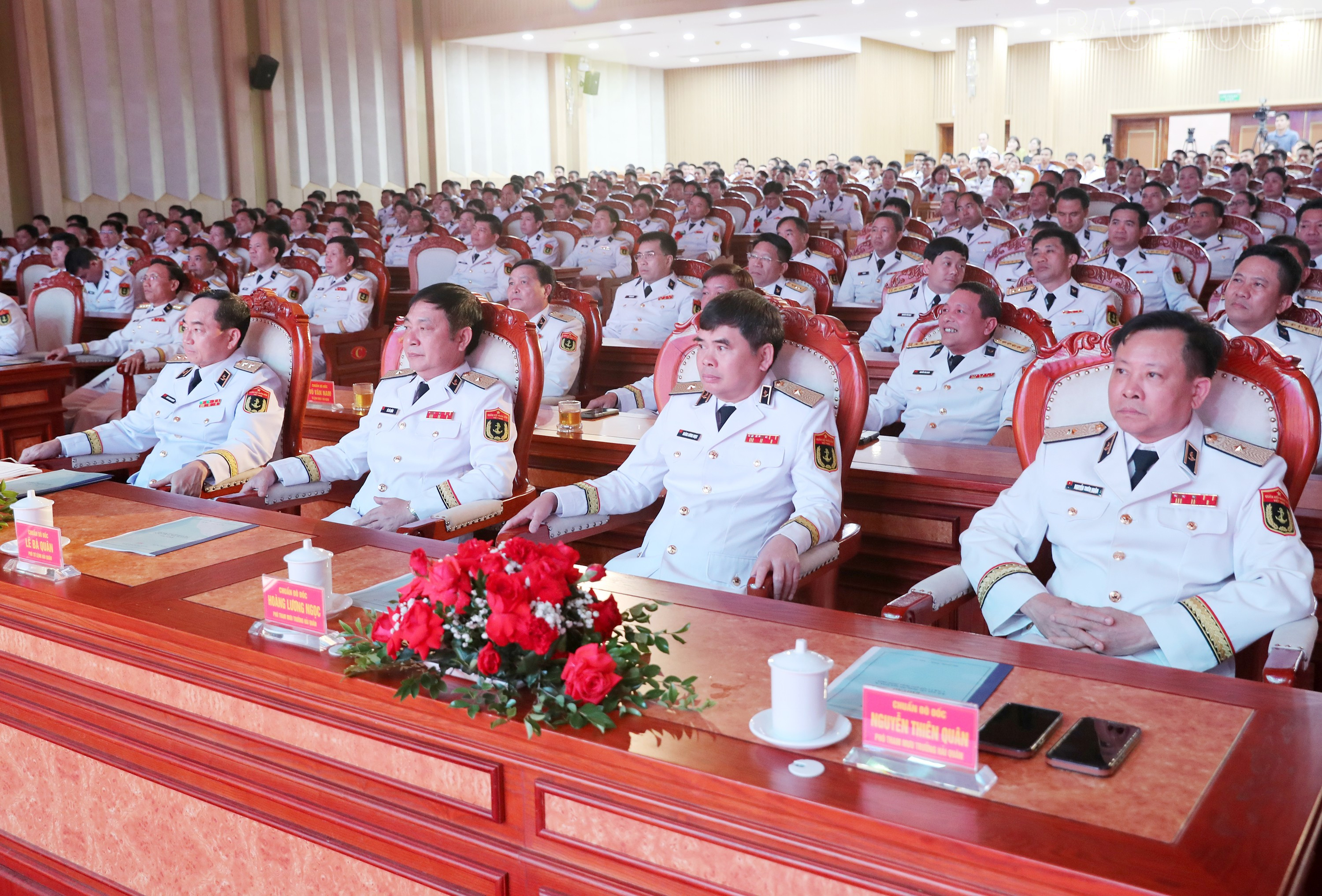 Các đại biểu dự buổi lễ. baolaocai-tr_cac-dai-bieu-tham-du-buoi-le.jpg
