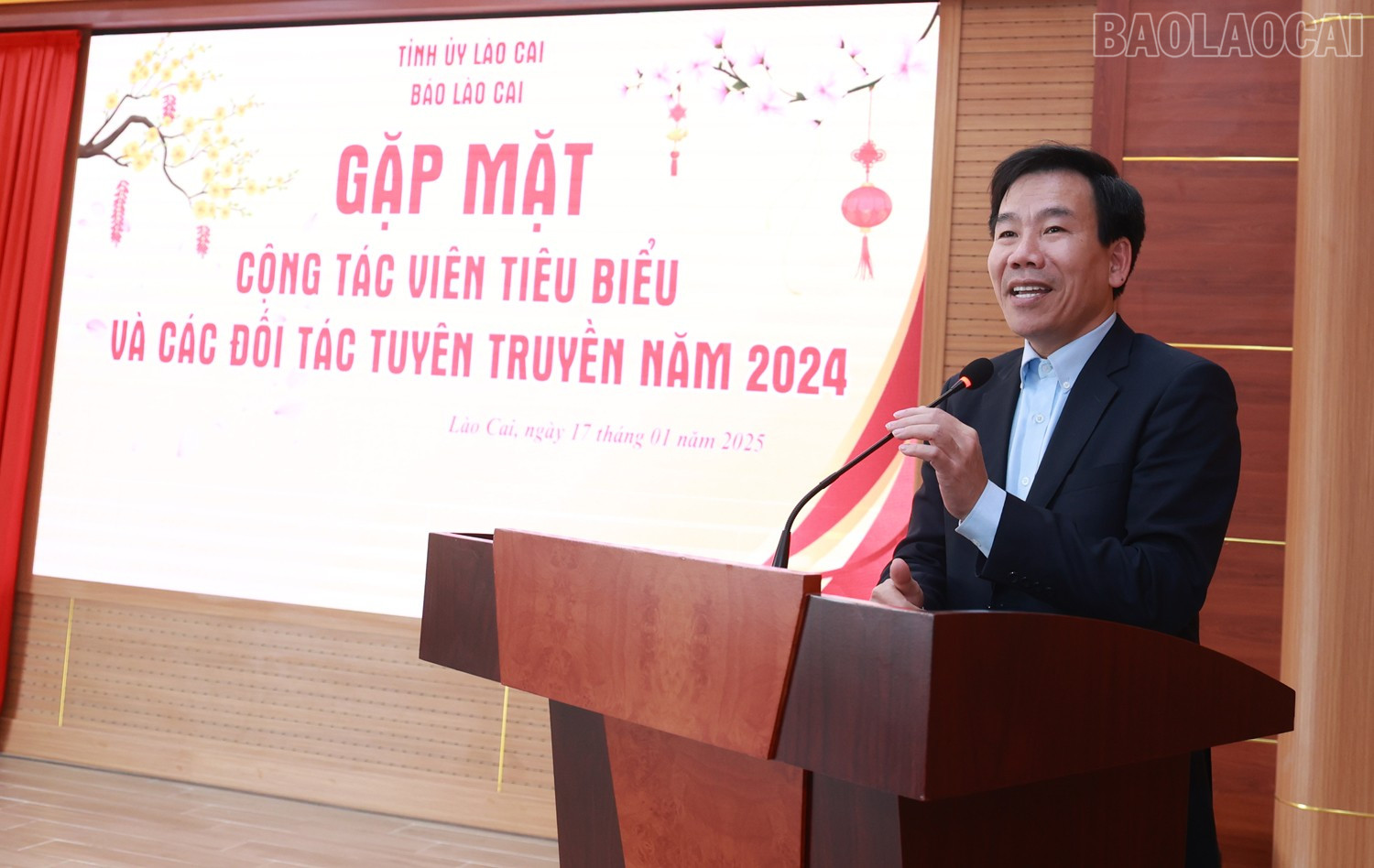 Đồng chí Dương Đức Huy, Trưởng Ban Tuyên giáo Tỉnh ủy phát biểu tại buổi gặp mặt. baolaocai-tr_0b0a7396.jpg