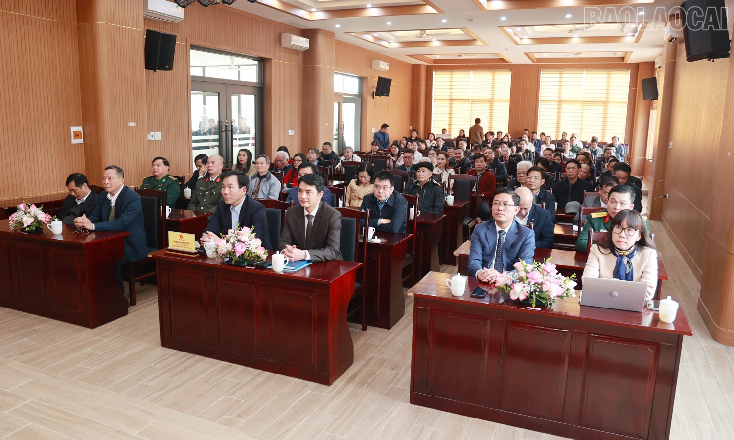 Đại diện các địa phương, cơ quan, cộng tác viên dự buổi gặp mặt. baolaocai-tr_0b0a7374.jpg
