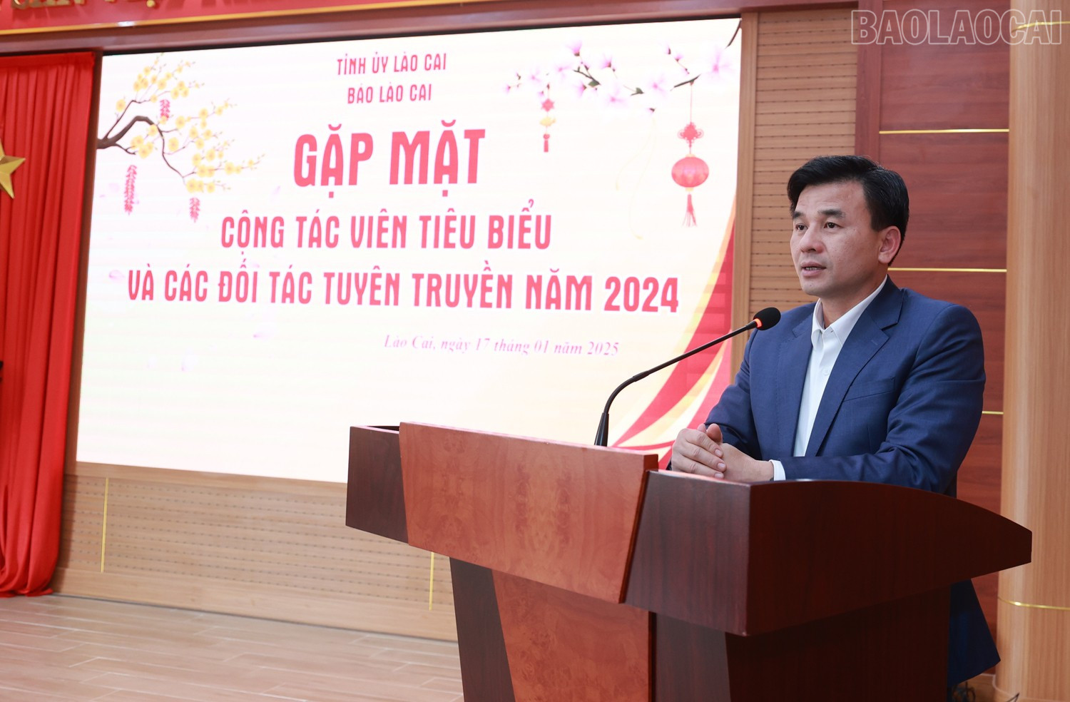 Lãnh đạo thành phố Lào Cai phát biểu tại buổi gặp mặt. baolaocai-tr_0b0a7383.jpg