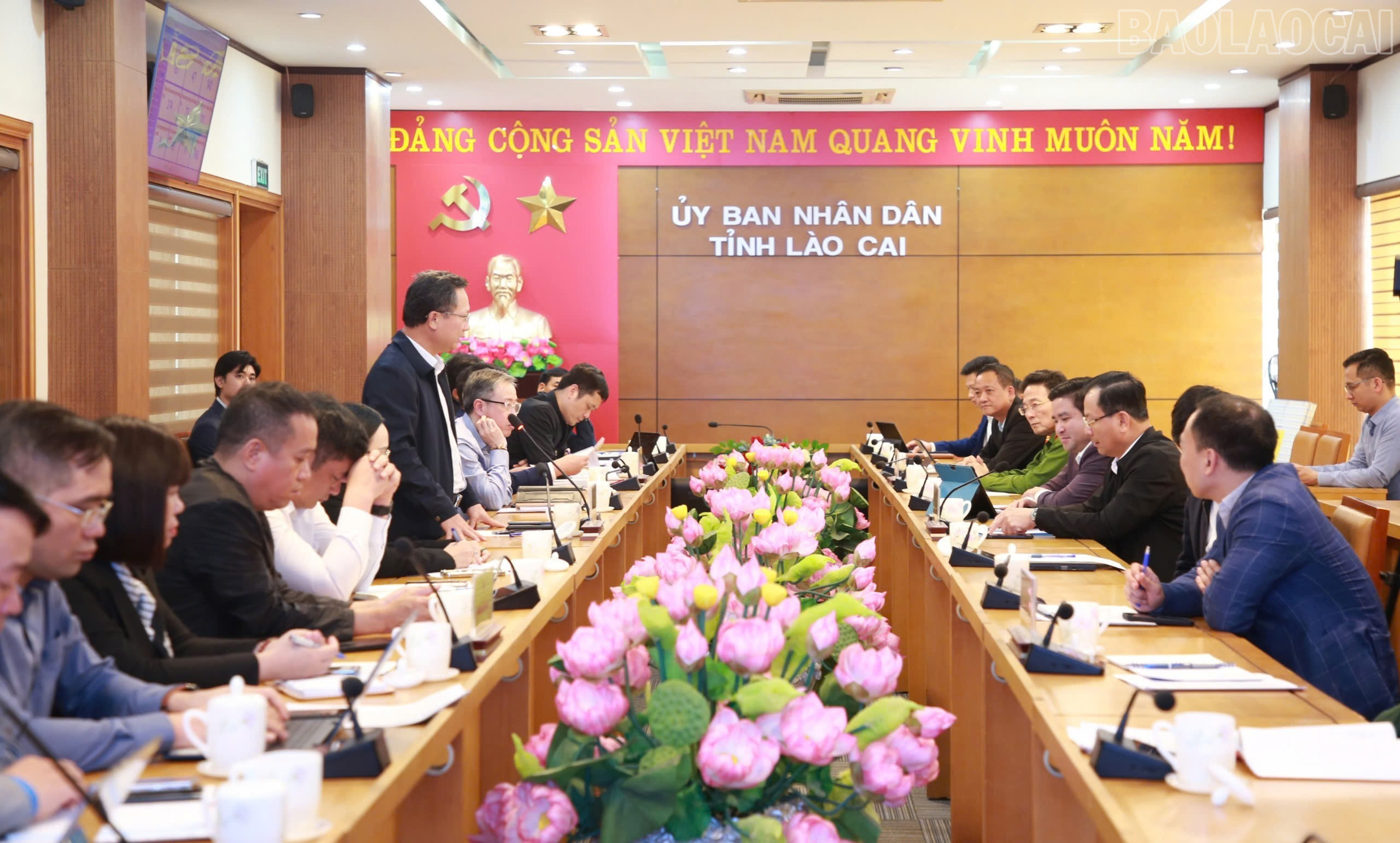 Quang cảnh buổi làm việc. baolaocai-tr_1000000297.jpg