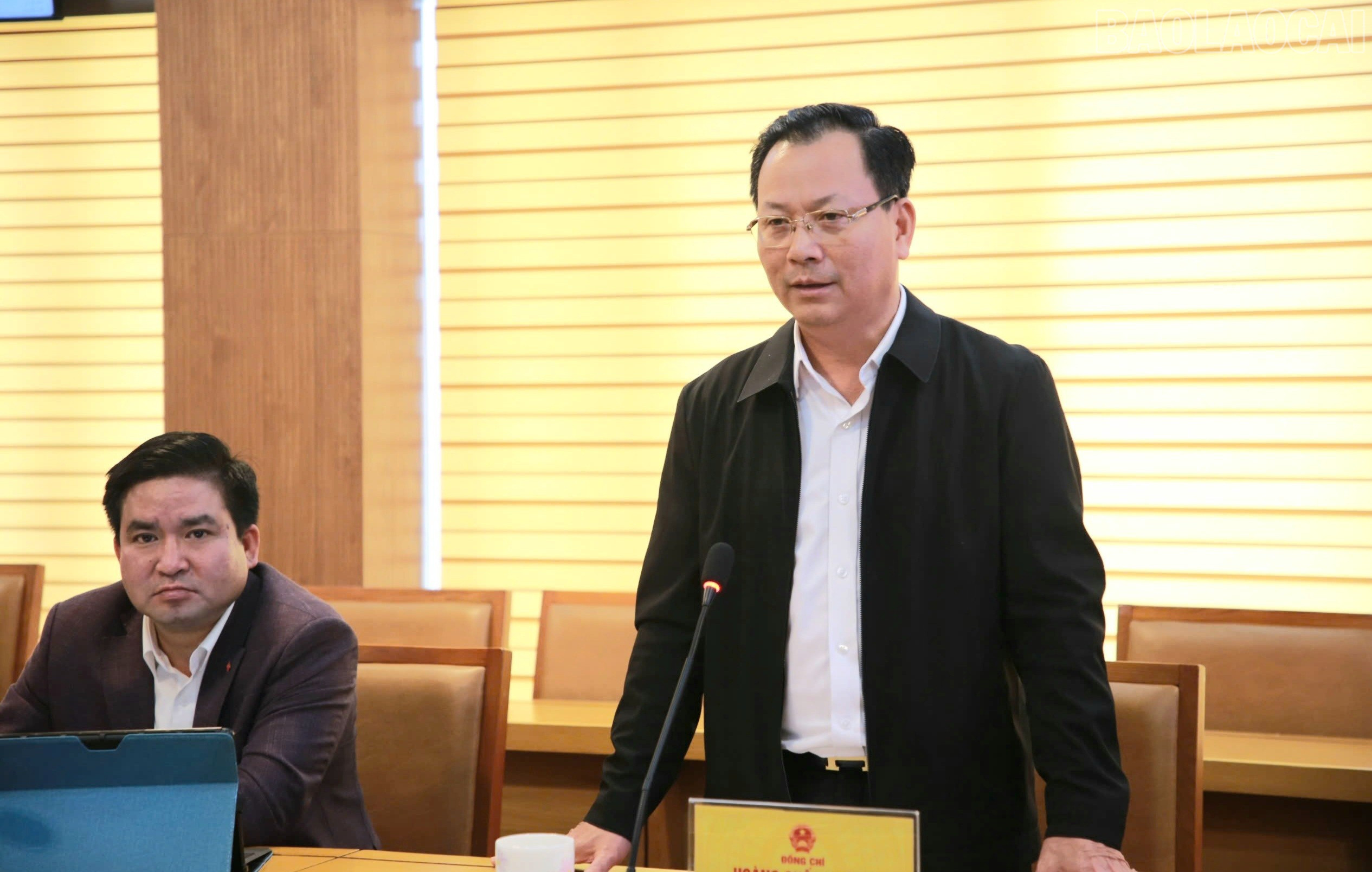 Đồng chí Hoàng Quốc Khánh, Phó Chủ tịch Thường trực UBND tỉnh Lào Cai phát biểu tại buổi làm việc. baolaocai-tr_1000000298.jpg