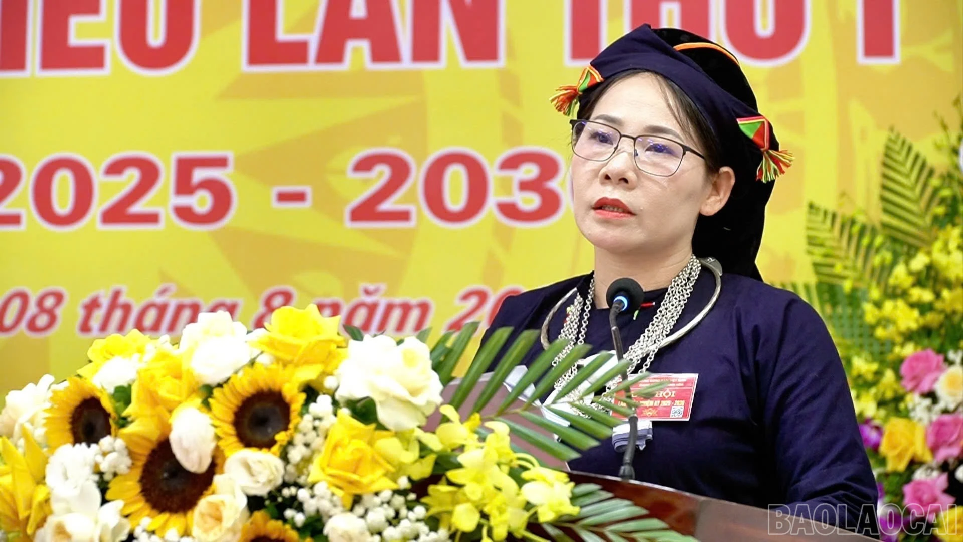 Đồng chí Nông Thu Hà, Bí thư Đảng ủy xã Khánh Hoà phát biểu khai mạc đại hội.