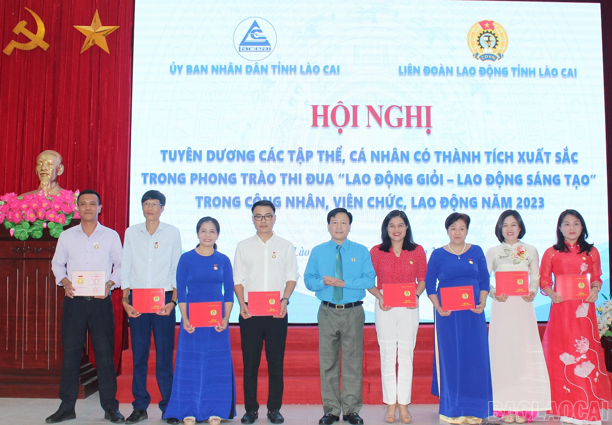 baolaocai-br_trao-bang-lao-dong-sang-tao-cua-tong-lien-doan-lao-dong-viet-nam-cho-cac-ca-nhan.jpg