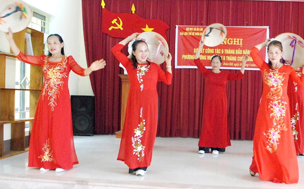 Nữ bí thư chi bộ gương mẫu ảnh 1