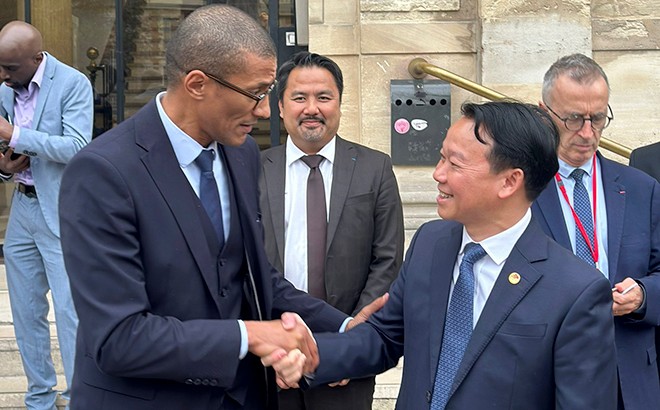 Bí thư Tỉnh ủy Đỗ Đức Duy thăm và làm việc tại Cộng hòa Pháp: “Hình mẫu” của hợp tác địa phương Việt Nam - Pháp ảnh 2 Bí thư Tỉnh ủy Đỗ Đức Duy thăm và làm việc tại Cộng hòa Pháp: “Hình mẫu” của hợp tác địa phương Việt Nam - Pháp ảnh 2