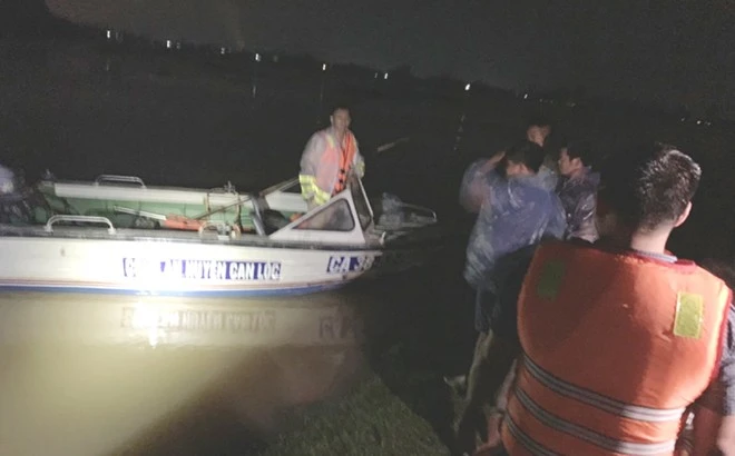 Lũ lụt cô lập nhiều địa phương ở Hà Tĩnh, 3 người chết và mất tích ảnh 1