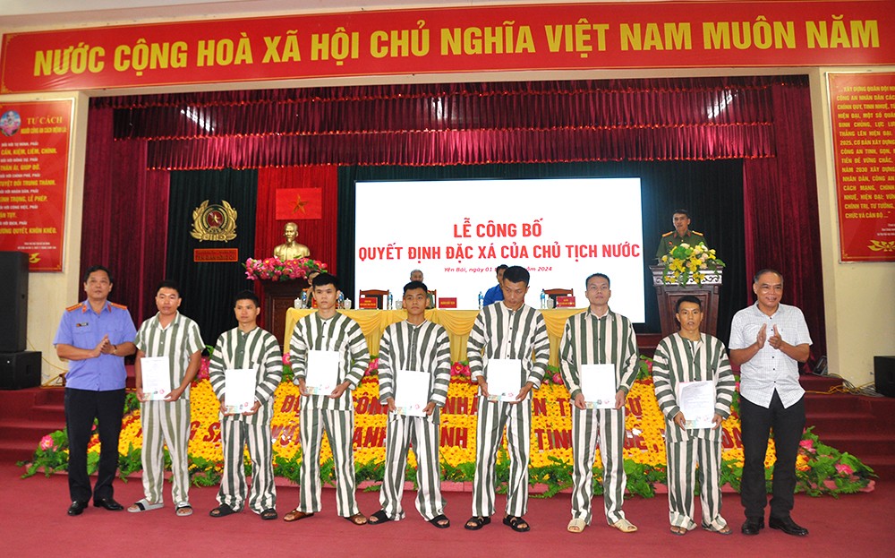 Trại giam Hồng Ca (Bộ Công an) công bố Quyết định đặc xá của Chủ tịch nước cho 20 phạm nhân ảnh 1